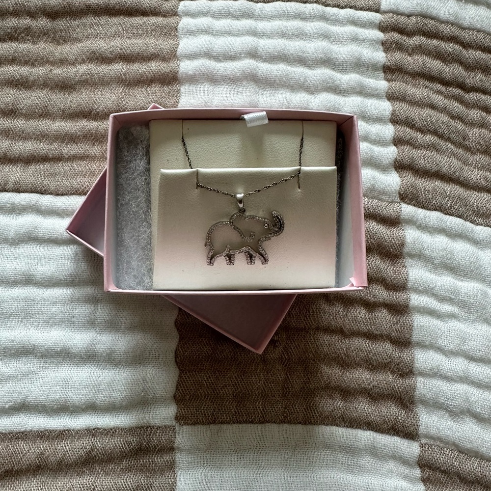 Charming Silver Elephant Pendant Necklace